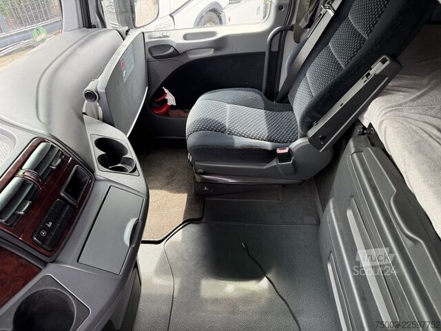 Tracteur routier standard Mercedes-Benz Actros MP3 1846 LS Megaspace