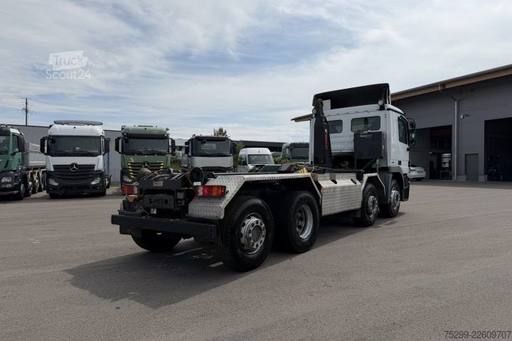 شاحنة قلّابة بذراع تحميل متحرك Mercedes-Benz Actros 3241 8x2 Hakengerät / Swiss-Vehicle