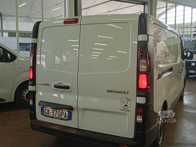 شاحنة ذات قاعدة عجلات طويلة Renault Trafic L