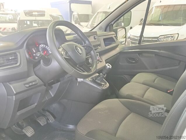 شاحنة ذات قاعدة عجلات طويلة Renault Trafic L