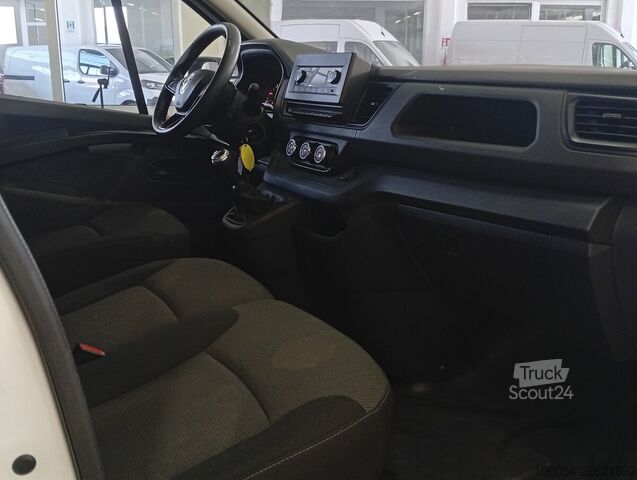 شاحنة ذات قاعدة عجلات طويلة Renault Trafic L