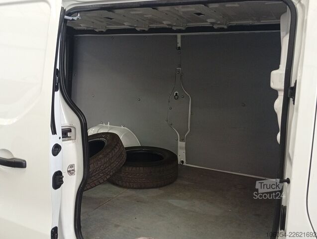شاحنة ذات قاعدة عجلات طويلة Renault Trafic L