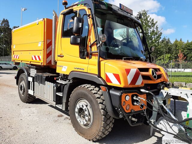 Unimog Mercedes-Benz Unimog U423 mit Abrollsystem und Mulde