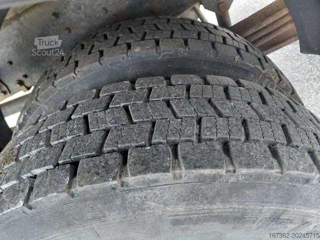 Samochód ciężarowy z plandeką typu platforma  D90, EURO 3, SIDEWALLS, TAIL LIFT