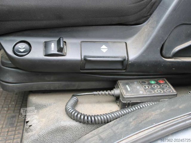 Gru montata su autocarro MAN TGS 33.500,6X6,EURO 6,RETARDER,PALFINGER Q170Z96
