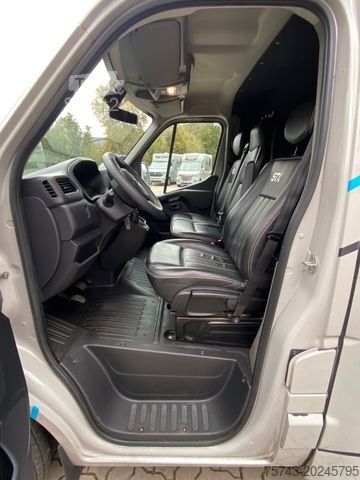 Transportor de animale RENAULT Master STX Haras 3 sitzer