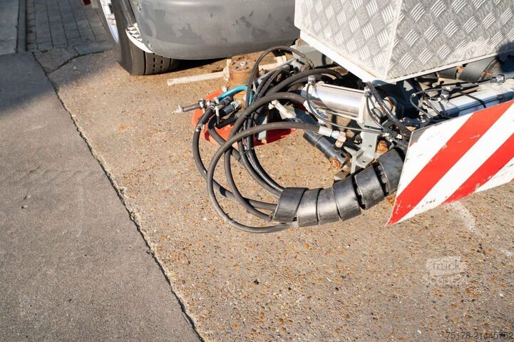 Balayeuse de voirie SCANIA P280 - SCHORLINGER OPTIFANT 70