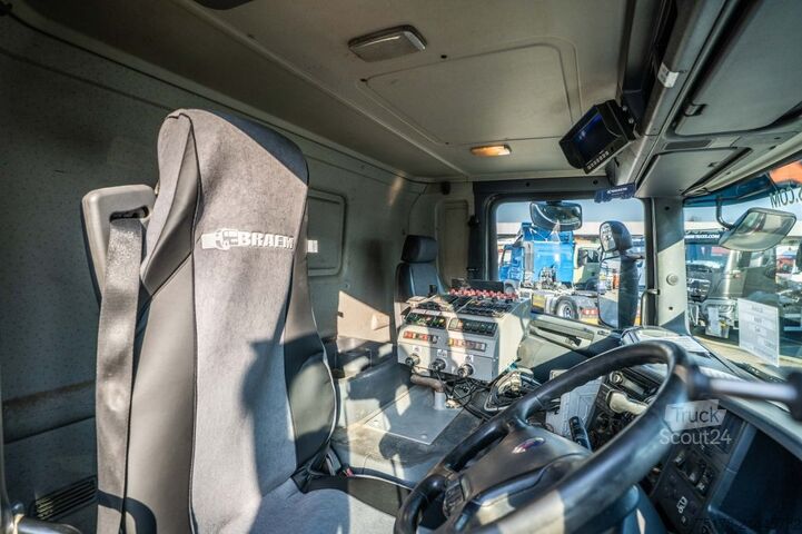 Balayeuse de voirie SCANIA P280 - SCHORLINGER OPTIFANT 70