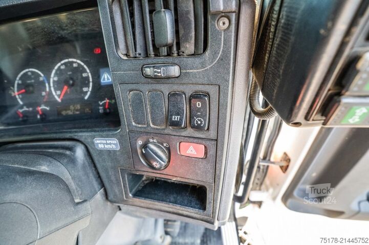 Balayeuse de voirie SCANIA P280 - SCHORLINGER OPTIFANT 70