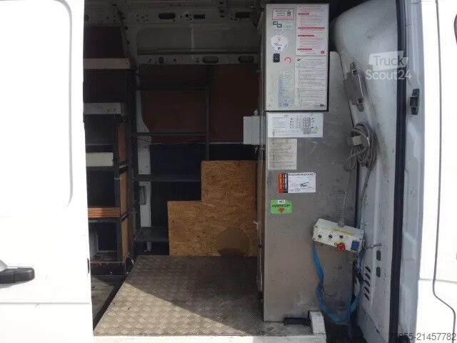 Plate-forme de levage Renault Master SKY WORKER 12,5 METER