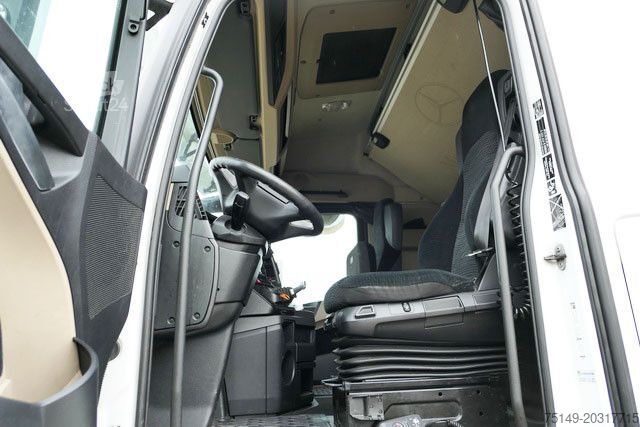 Bīstamo materiālu kravas automašīna MERCEDES-BENZ 1843 Actros 4x2, Retarder, 2x Tank, AC, Lowliner