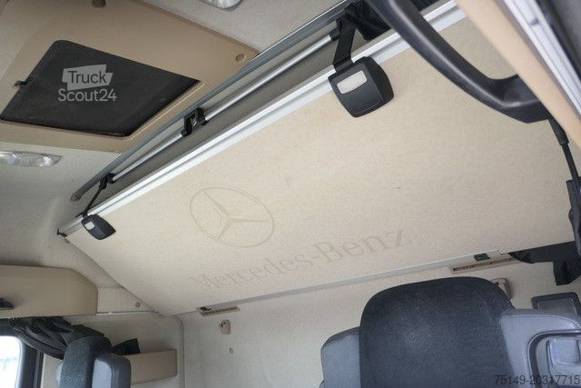 Bīstamo materiālu kravas automašīna MERCEDES-BENZ 1843 Actros 4x2, Retarder, 2x Tank, AC, Lowliner