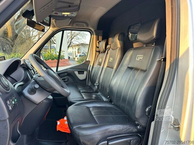 Furgons Renault Master STX Haras 1-2 Pferde Automatik