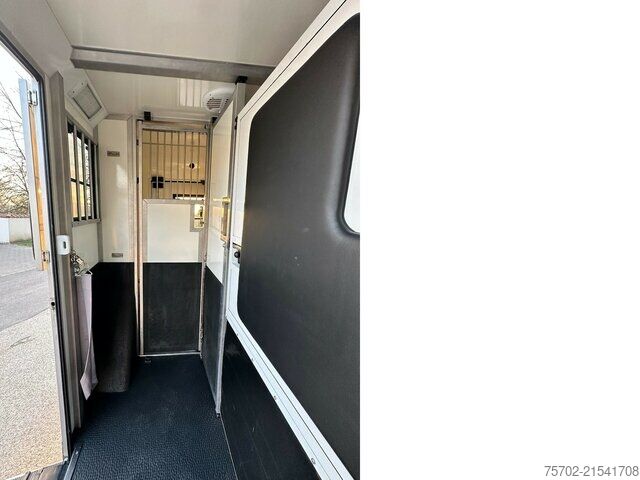 Furgons Renault Master STX Haras 1-2 Pferde Automatik