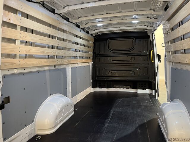 Furgonas Volkswagen Crafter 2.0 TDI L3H2 140 PK Automaat / Euro 6 /...