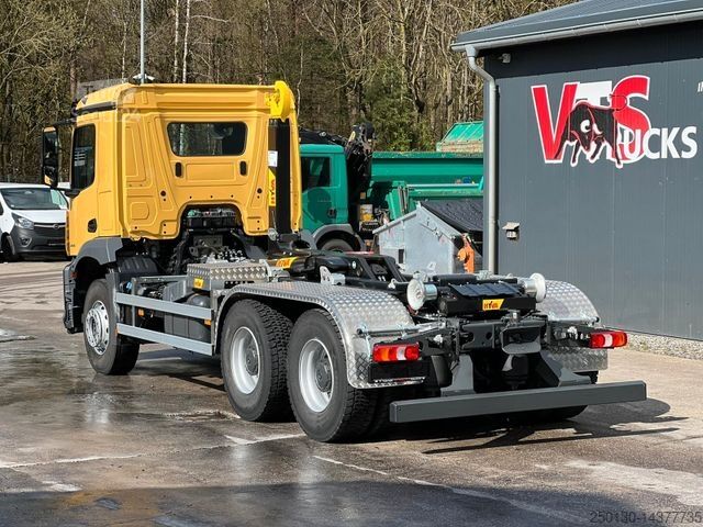 Haakarm vrachtwagen MERCEDES-BENZ Arocs 2646 mit HYVA 2047-S Abrollkipper *NEU*