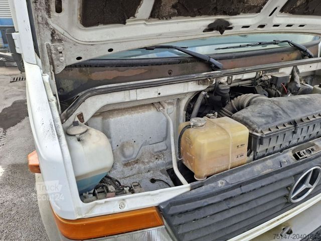 Fourgon tôlé MERCEDES-BENZ 612 D Vario Koffer Ladebordwand Motorschaden!