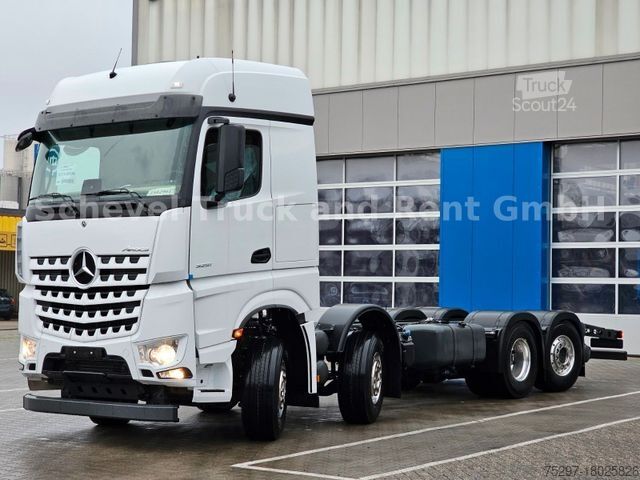 Шасі вантажівки MERCEDES-BENZ Arocs 3251 8x2/Vorbereitung Fronstutze Ladekra