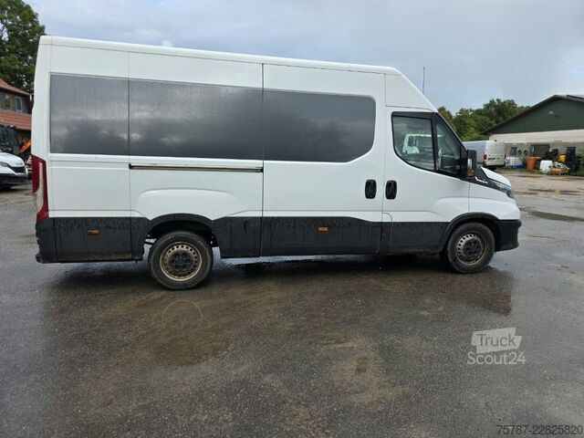 Dodávka s vysokou strechou IVECO 35S16 HiMatic, Klima Automat, 1+2 Sitzer, AHK