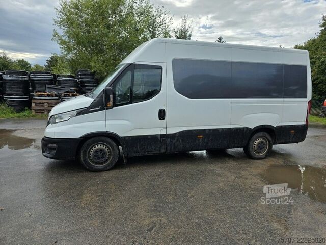 Dodávka s vysokou strechou IVECO 35S16 HiMatic, Klima Automat, 1+2 Sitzer, AHK