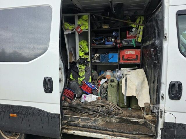 Dodávka s vysokou strechou IVECO 35S16 HiMatic, Klima Automat, 1+2 Sitzer, AHK