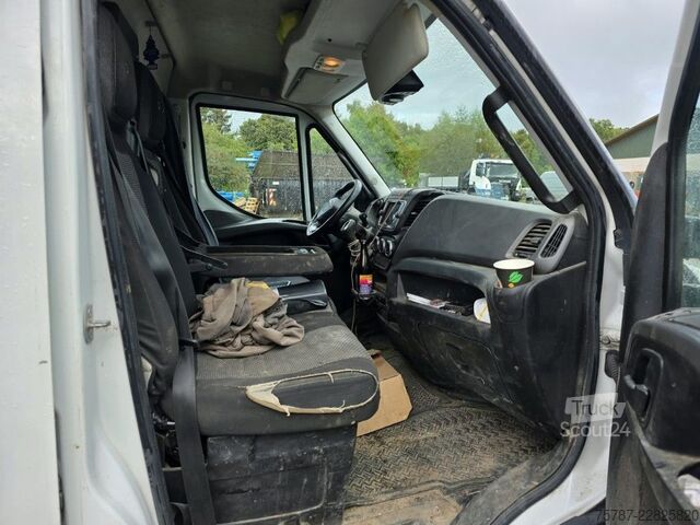 Dodávka s vysokou strechou IVECO 35S16 HiMatic, Klima Automat, 1+2 Sitzer, AHK