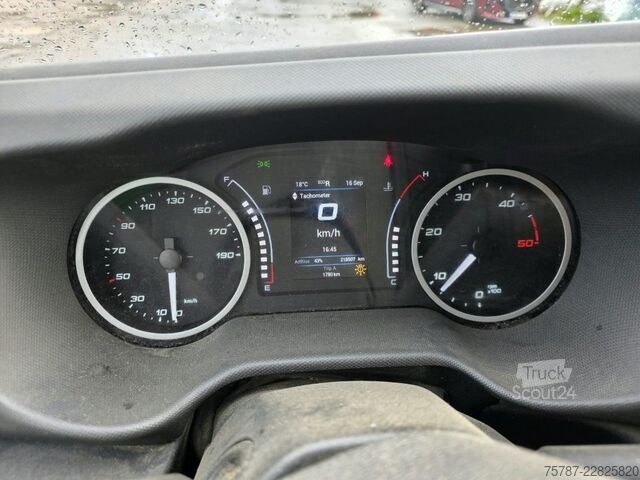 Dodávka s vysokou strechou IVECO 35S16 HiMatic, Klima Automat, 1+2 Sitzer, AHK