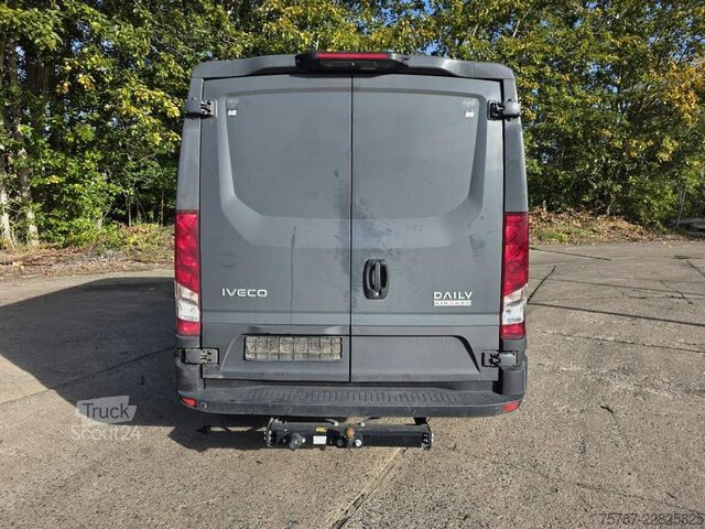 Dodávka s vysokou strechou IVECO 35C212  Air Pro, zwillingsbereift, full option!