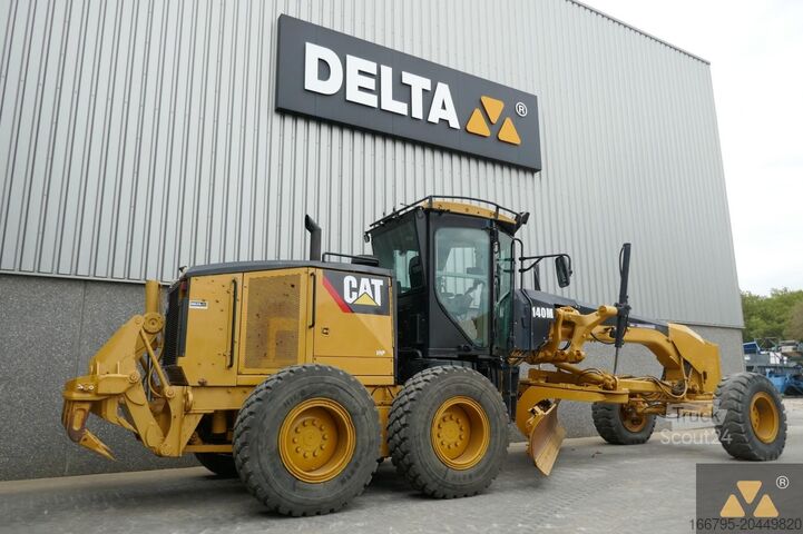 Równiarka Caterpillar 140M