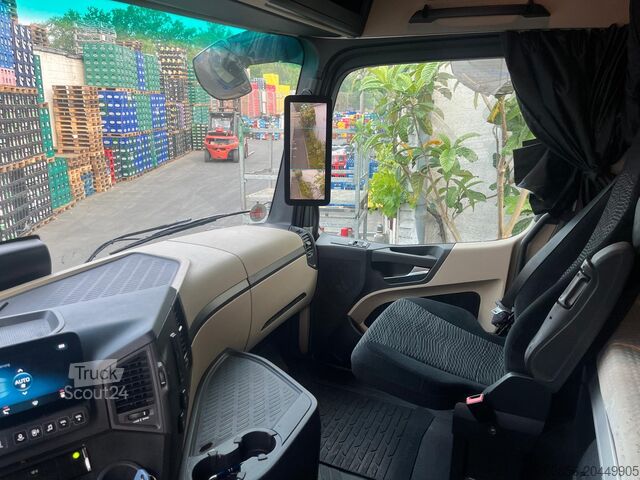 Truck with beverage superstructure Mercedes-Benz Actros 2548