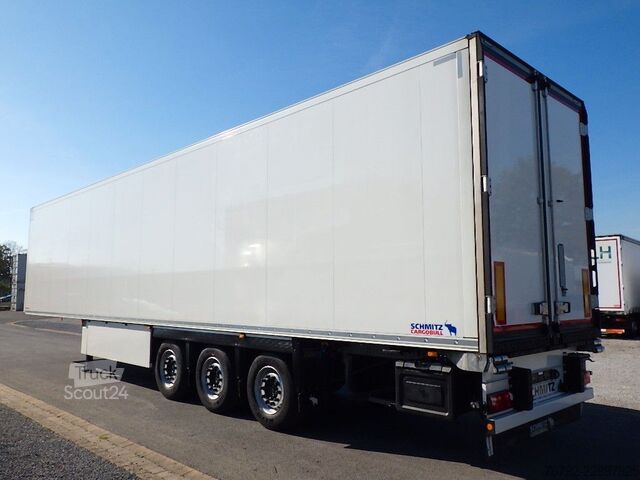 Hűtő félpótkocsi SCHMITZ CARGOBULL SKO 24/L V7 Multitemp/Doppelst./Trennwand/Liftac