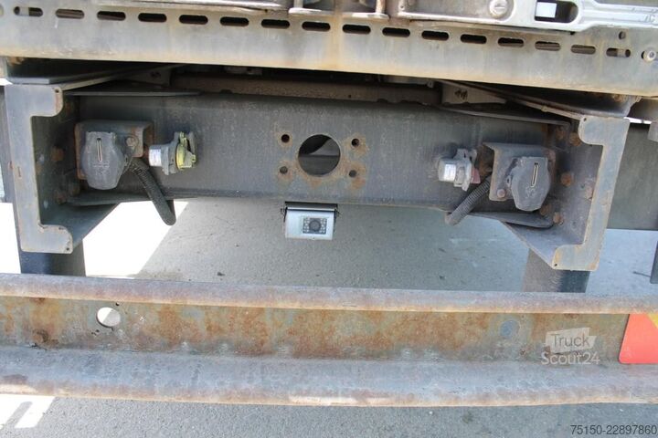 Kamion sa ravnom platformom i ceradom VOLVO FL 210 4x2 BL - Nr.: 611