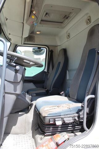 Kamion sa ravnom platformom i ceradom VOLVO FL 210 4x2 BL - Nr.: 611