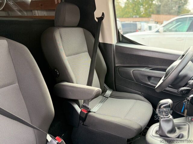 Dobozos furgon PEUGEOT Partner 1.5 BlueHDI Premium L1H1 AHK Tempo. 73KW