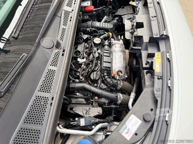 Dobozos furgon PEUGEOT Partner 1.5 BlueHDI Premium L1H1 AHK Tempo. 73KW