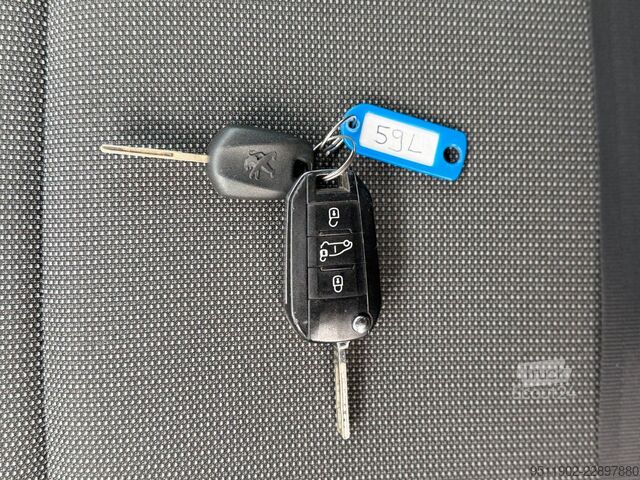 Dobozos furgon PEUGEOT Partner 1.5 BlueHDI Premium L1H1 AHK Tempo. 73KW