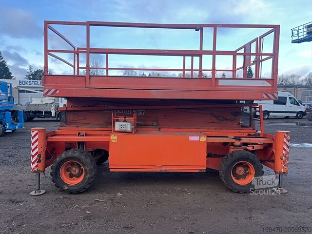 Mesa elevadora de tijera Holland-Lift Q135-DL24 Monostar (13.5 m)
