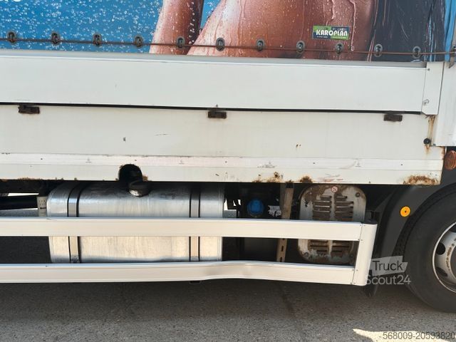 Camion cu platformă și prelată IVECO 120E22