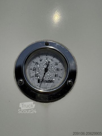 Soğutuculu kamyon MAN LLC 12.225 Kühlkoffer LBW Framec