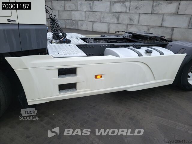 Standaard trekker DAF CF 330 CF 330 FT 4X2 Low Mileage! NL-Truck Manual