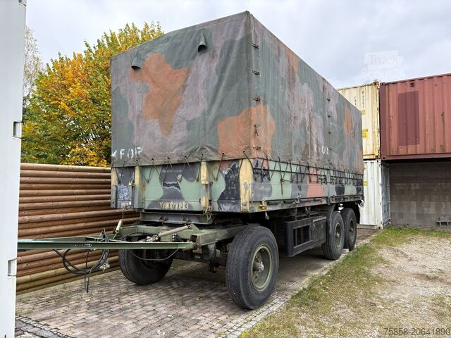 Причіп з бортовою платформою та тентом SCHMITZ 3Achser Bundeswehr mit HU+SP TOP Zustand