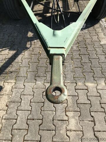 Причіп з бортовою платформою та тентом SCHMITZ 3Achser Bundeswehr mit HU+SP TOP Zustand