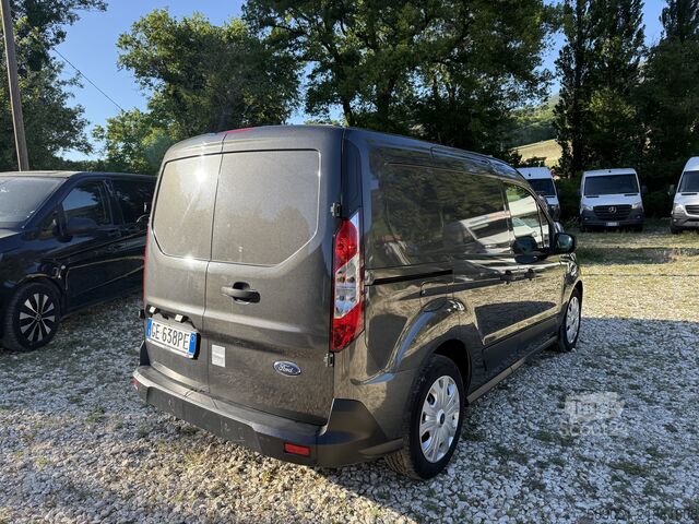 شاحنة صغيرة Ford Transit Connect