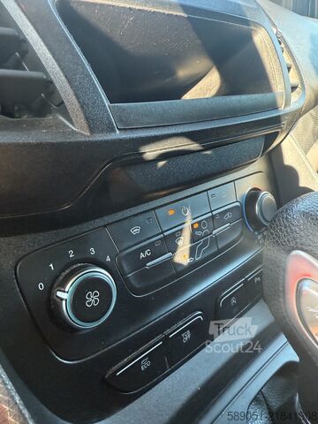 شاحنة صغيرة Ford Transit Connect