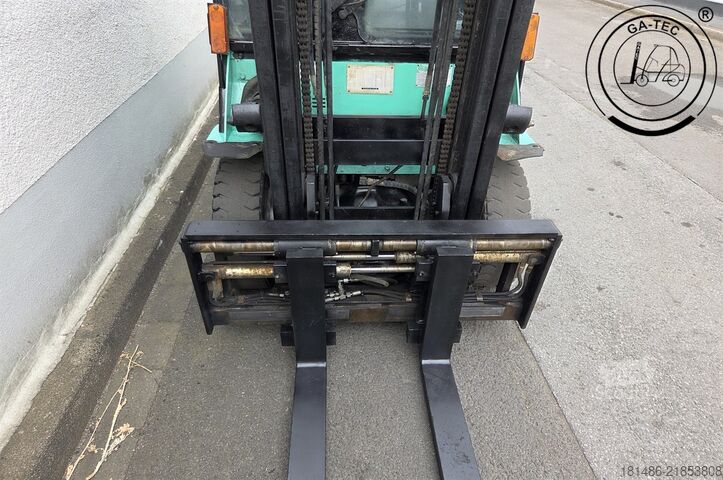 Chariot élévateur à fourche diesel Mitsubishi FD25N