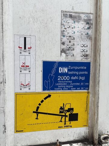 Troca de carroçaria por plataforma e lona Krone Jumbo 3m Innenhöhe Hubdach Edscha