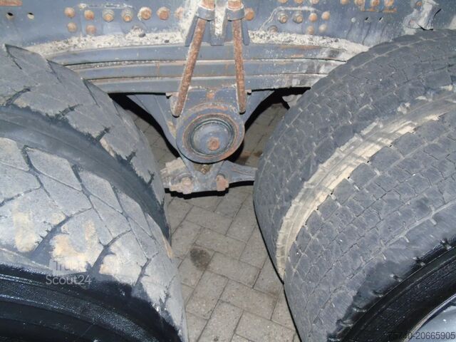 Tipper Renault Kerax 410DXI + 8X4 + MANUAL + SPRING