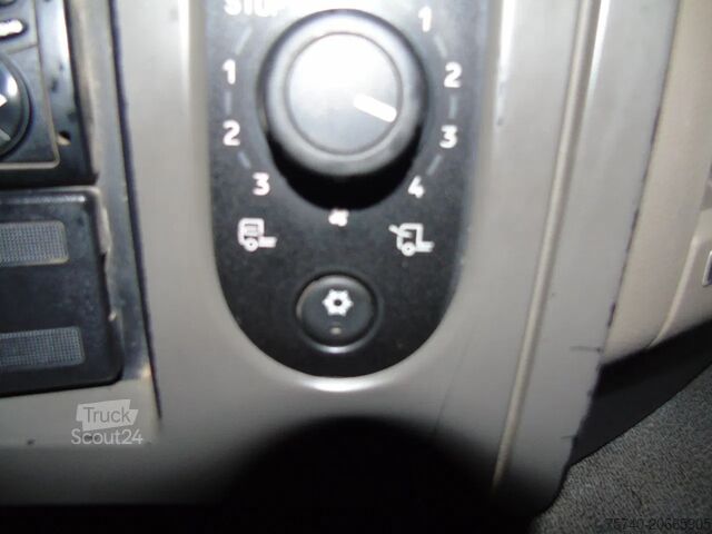 Tipper Renault Kerax 410DXI + 8X4 + MANUAL + SPRING