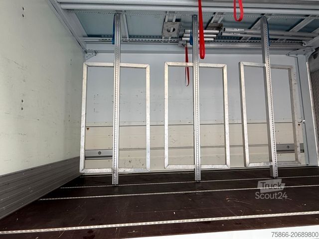 Camion de boissons IVECO 70C18H HI Duo Schwenkwandkoffer LBW 1,5to