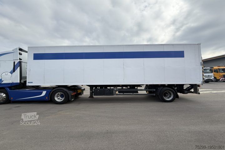 Kofferauflieger  HSA 21 Koffer mit Hebebühne / Swiss-Vehicle